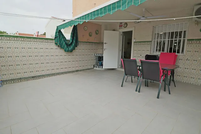 ADOSADO REFORMADO DE ESQUINA A UN PASO DE LA PLAYA — 27