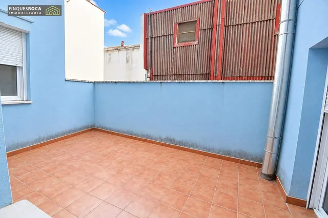 **AMPLIO PISO DE 3 habitaciones CON BALCÓN Y TERRAZA EN LA RÀPITA** — 23
