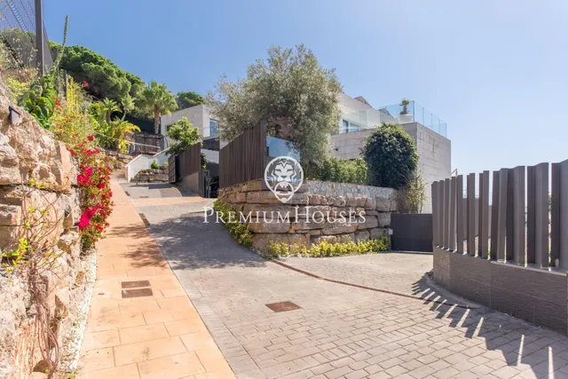 Casa en venta en Sant Vicenç de Montalt con espectaculares vistas al mar — 32
