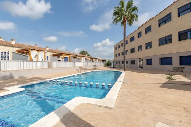 Piso con parking y piscina comunitaria en Sant Jaume d’Envej