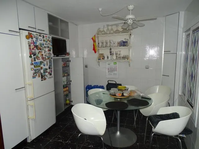¡Vive en el Corazón de Torrevieja! Apartamento de 4 Dormitorios, 3 Baños y Excelente Calidad — 6