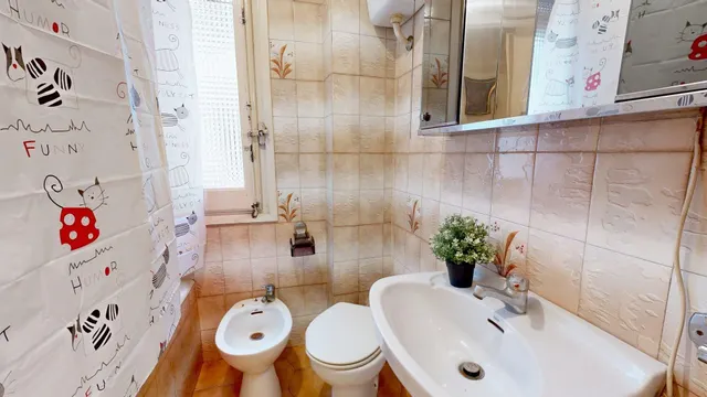 ¡Junto a Puerta del Carmen! Piso luminoso de 76 m2 con gran potencial para reformar — 24