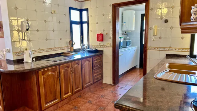 Chalet independiente con 5.318 m2 de parcela y vistas al mar en Candelaria — 18