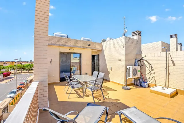 Dúplex moderno en la popular Lomas de Cabo Roig - foto 2