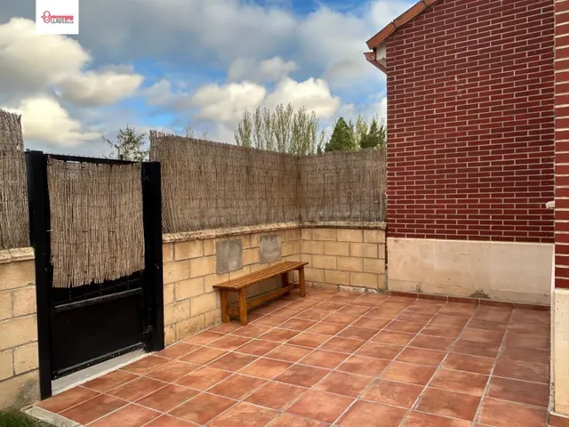 Espectacular Pareado Seminuevo en Cogollos por €238,000 - foto 2