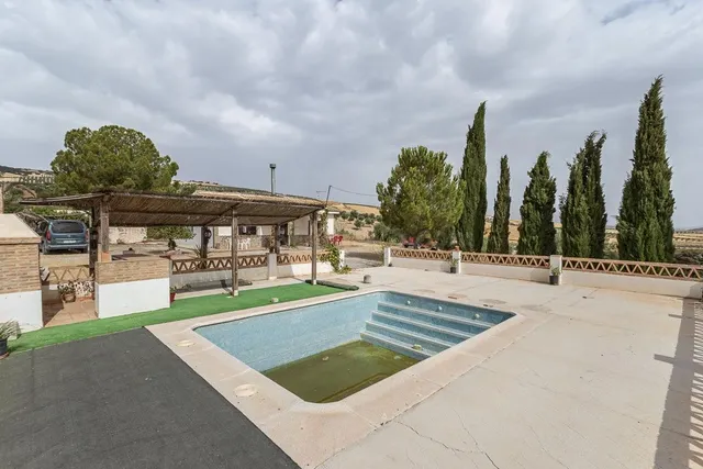 Encantadora Villa de Campo con Piscina, 34.085 m2 de Terreno - foto 2