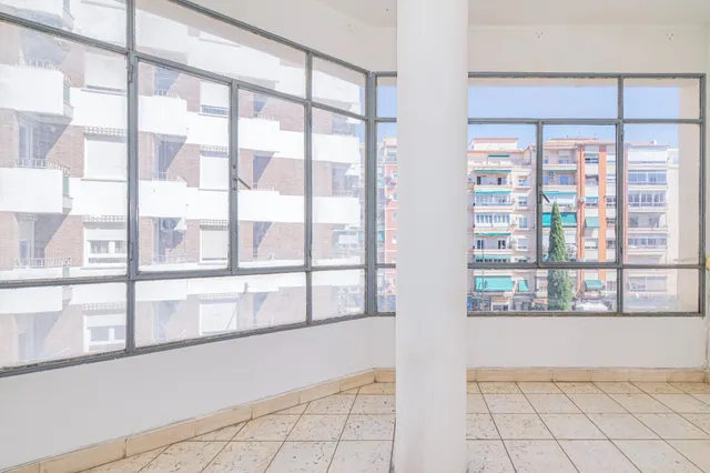 Oportunidad Única: Amplio Piso para Reformar en Camino de Ronda ✨ — 28