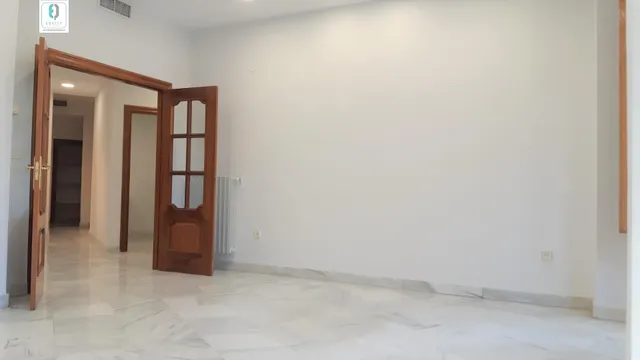 Preciosa oficina en alquiler en el centro de Granada — 8