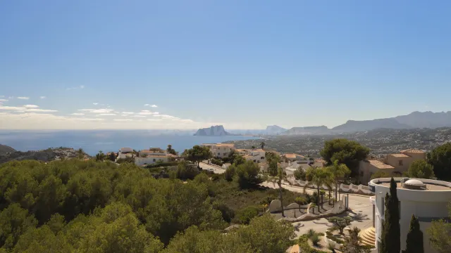EXCLUSIVA VILLA CON VISTAS PANORÁMICAS AL MAR EN UNA UBICACI - foto 5