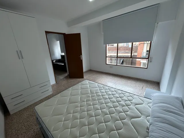 Amplio y Acogedor Piso de 4 habitaciones en el Corazón de la Ciudad — 8