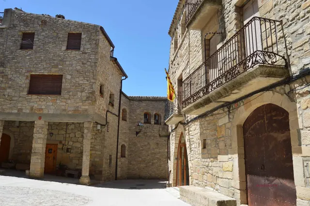 GRAN CASA 511 M2 EN VENTA, PARA REFORMAR INTEGRAMENTE, CON 2 SALIDAS INDEPENDIENTES EN CONESA — 48