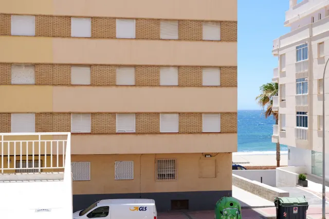 Amplio Piso con Terraza y Vistas al Mar — 29