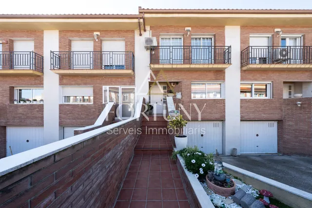 Casa adosada en venta en Passatge de Montbrió del Camp, Reus. — 45