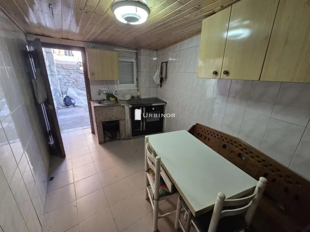 CASA reformada, con finca llana 3.300 m2 a 10 km. XINZO DE LIMIA. — 21