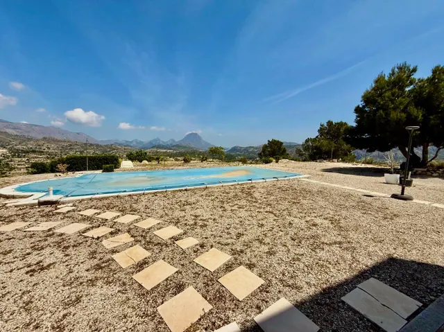 ESPECTACULAR VILLA DE LUJO CON PISCINA PRIVADA Y VISTAS AL PAISAJE EN RELLEU — 42