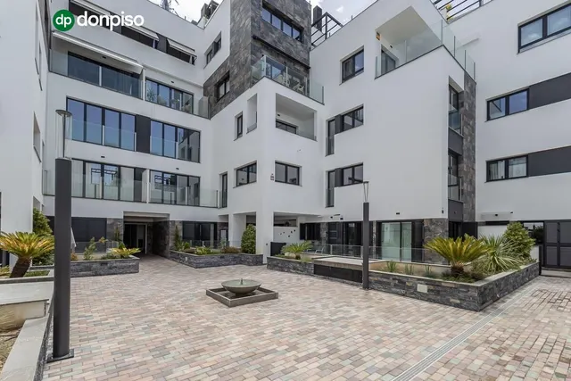 Estudio de reciente construcción con piscina, garaje y zonas comunes en Granada — 17