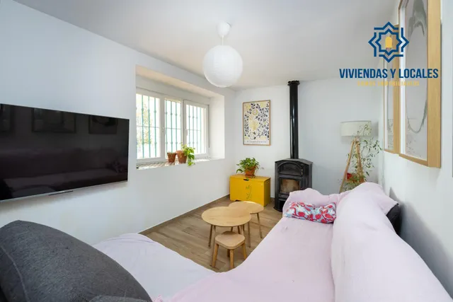 ¡Tu hogar soñado te espera en esta espectacular casa reformada! — 9