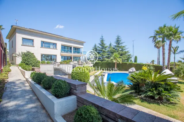 Exclusiva casa en venta con espectaculares vistas al mar y gran privacidad — 25