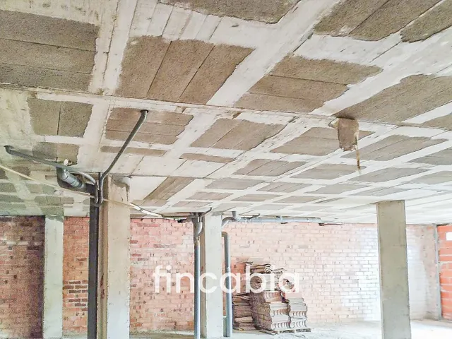 Local comercial en venta en Santa Coloma de Farners. — 8