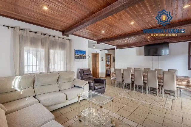 Chalet independiente con pozo propio y placas solares - foto 4