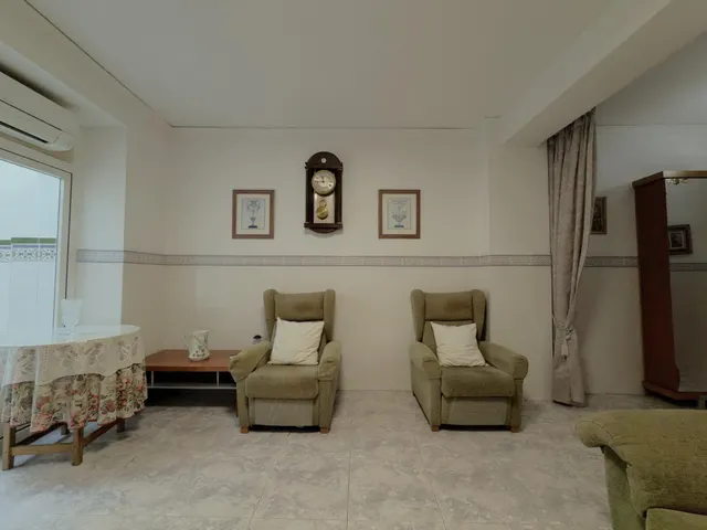 Casa con patio, terraza y acceso a dos calles en el centro de Beniarjó — 10