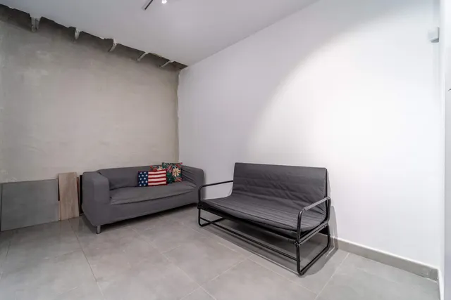 Local comercial 64m² en venta - Marbella — 25