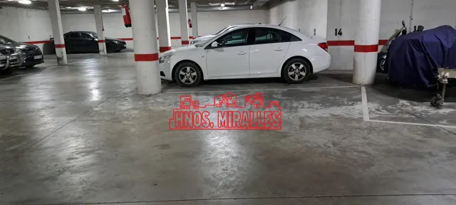 SE VENDE PLAZA DE GARAJE ZONA PLAZA MADRID — 3