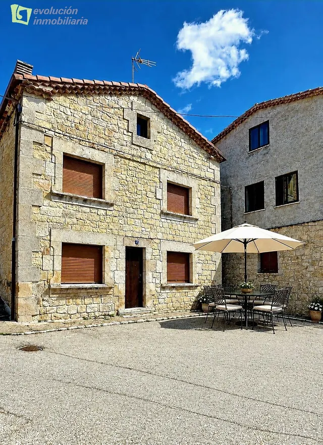 CASA RÚSTICA EN VENTA EN REGUMIEL DE LA SIERRA (BURGOS)