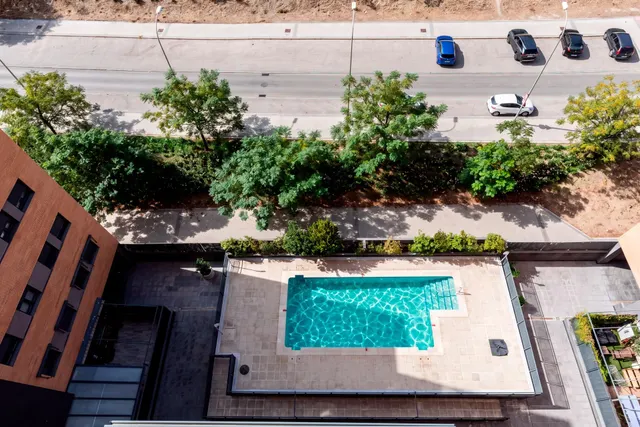 ÁTICO CON TERRAZA, GARAJE Y TRASTERO EN ADELFAS – 2 DORMITORIOS, 2 BAÑOS, PISCINA Y GIMNASIO — 23