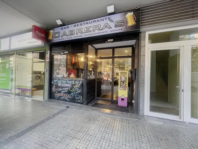 Local Comercial en Sant Pere Nord: Oportunidad Única de Inve
