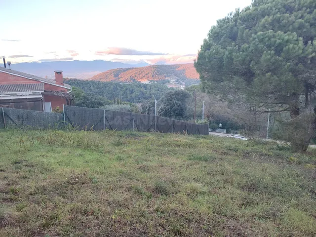 Parcel·la urbana de 903 m2 amb vistes panoràmiques a Llinars - foto 2