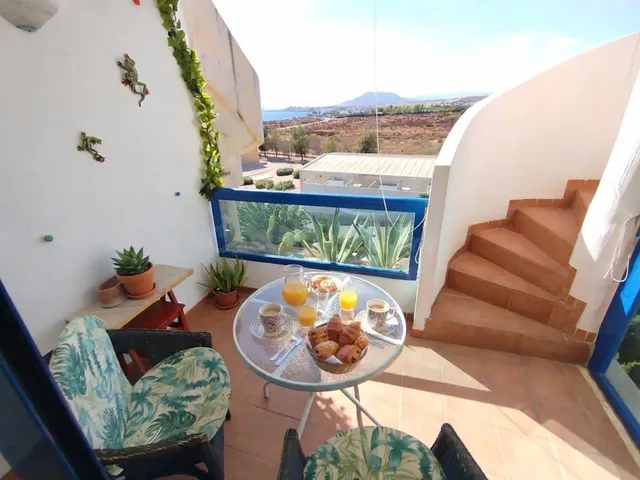 Ático con vistas al mar, solárium privado y garaje en El Lim - foto 4