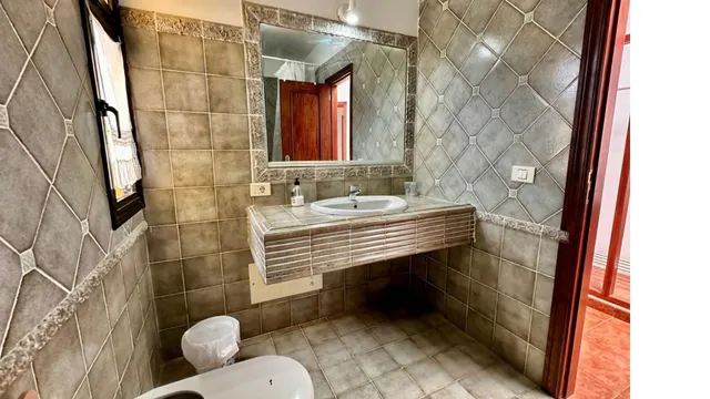 Chalet independiente con 5.318 m2 de parcela y vistas al mar en Candelaria — 24