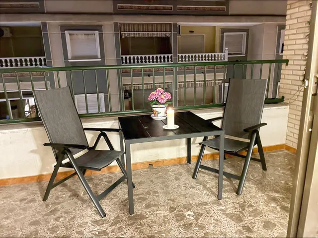 ¡Apartamento de tres dormitorios y amplia terraza al sur cerca de la playa, en Avenida de Habaneras! Torrevieja — 24