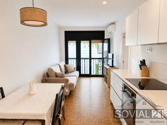 Piso reformado con mucho estilo junto a la plaza Sanllehy — 2