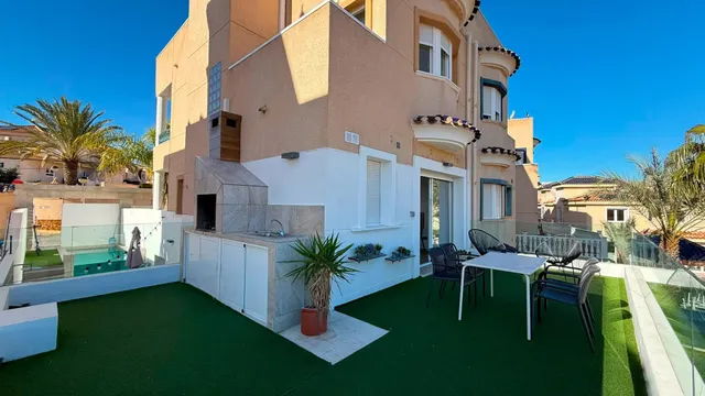 Villa con piscina privada, Alicante, Orihuela Costa. 4 habitaciones, 190 m2, 6,4 kilómetros del mar — 40