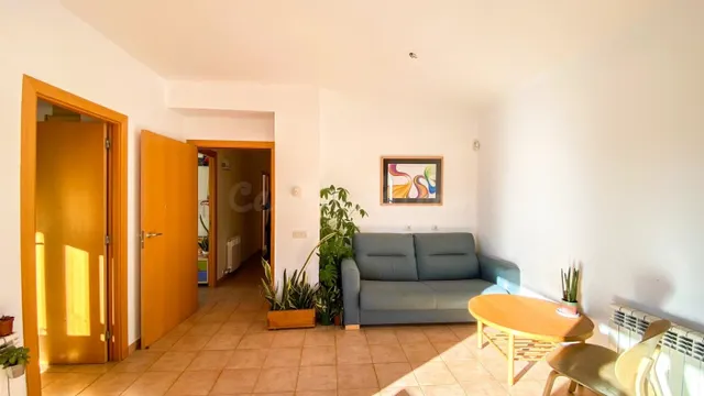 Excelente apartamento de tres dormitorios en venta en Fenals - foto 2