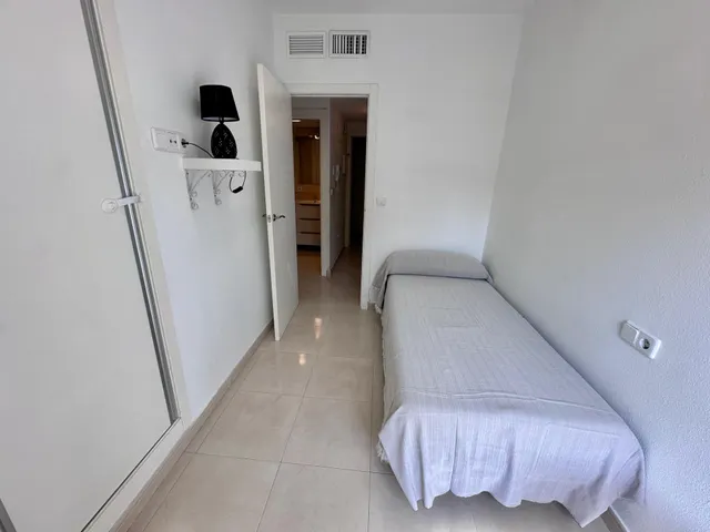 Se alquila piso luminoso de 2 dormitorios con garaje en zona Hispania – Junto a Mandarache — 7