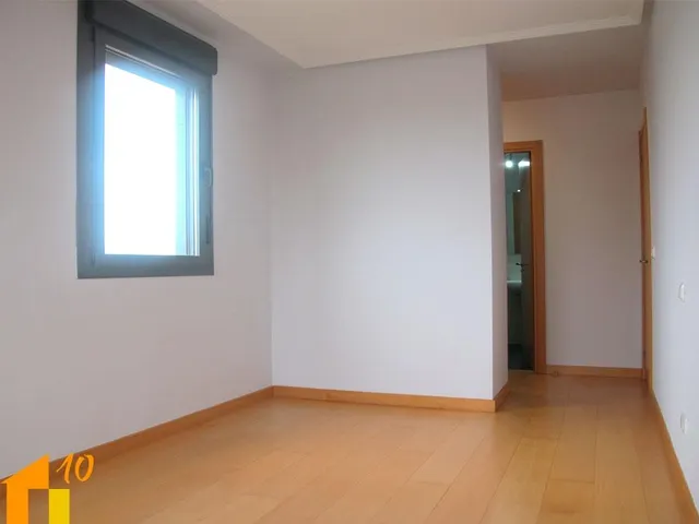 Piso en alquiler zona Sur, cuatro dormitorios y tres baños con garaje y trastero. — 21
