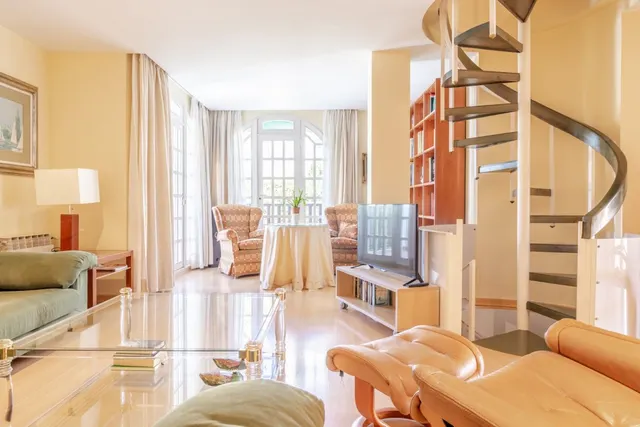 Chalet exclusivo en  una sola planta en el centro de La Zubia 5 dormitorios, piscina  y garaje — 11