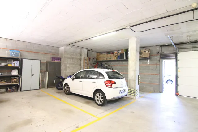 Amplio piso de 4 habitaciones con terraza y plaza de parking en la zona del lago de Olesa de Montserrat — 32