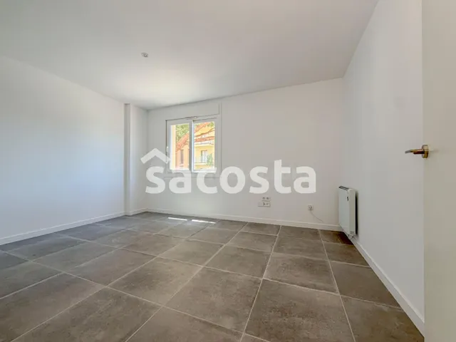 Amplio piso con  terraza, ideal como inversión o vivienda — 2