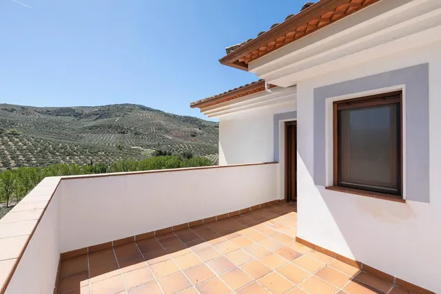 Casa con terreno ubicada en plena naturaleza, a tan solo 2km de Montefrio. — 28