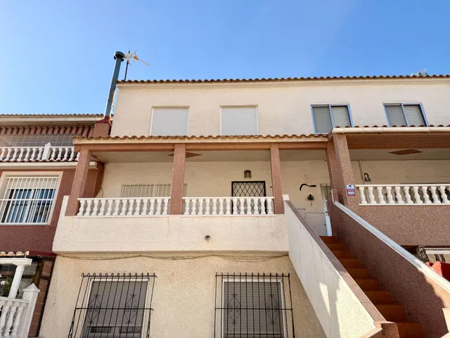 Adosado en planta alta en El Paraíso, Torrevieja — 32