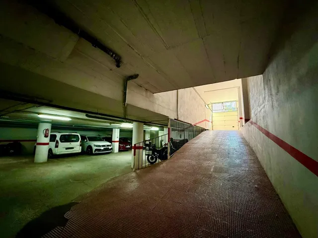 AMPLIO PISO EN EL PARADOR DE LAS HORTICHUELAS, FRENTE A LA PLAZA DEL AYUNTAMIENTO — 21