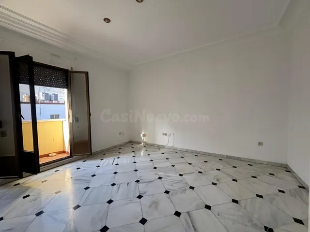 Junto a la Diputación - foto 2