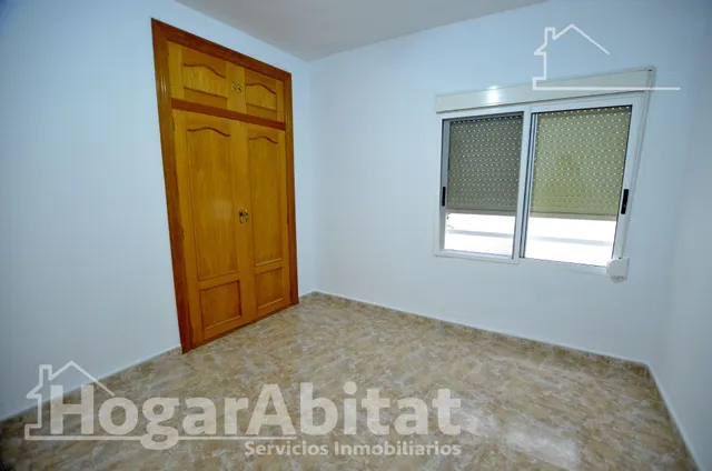 Alto, luminoso y exterior con balcón — 19