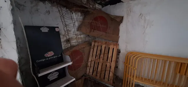 Casa de Pueblo en el Centro Histórico de Bembibre para Reformar — 9