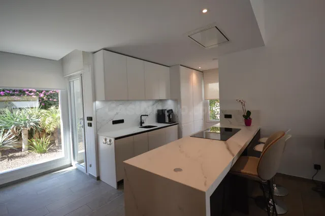 Exclusiva villa independiente con piscina privada a la venta - foto 4