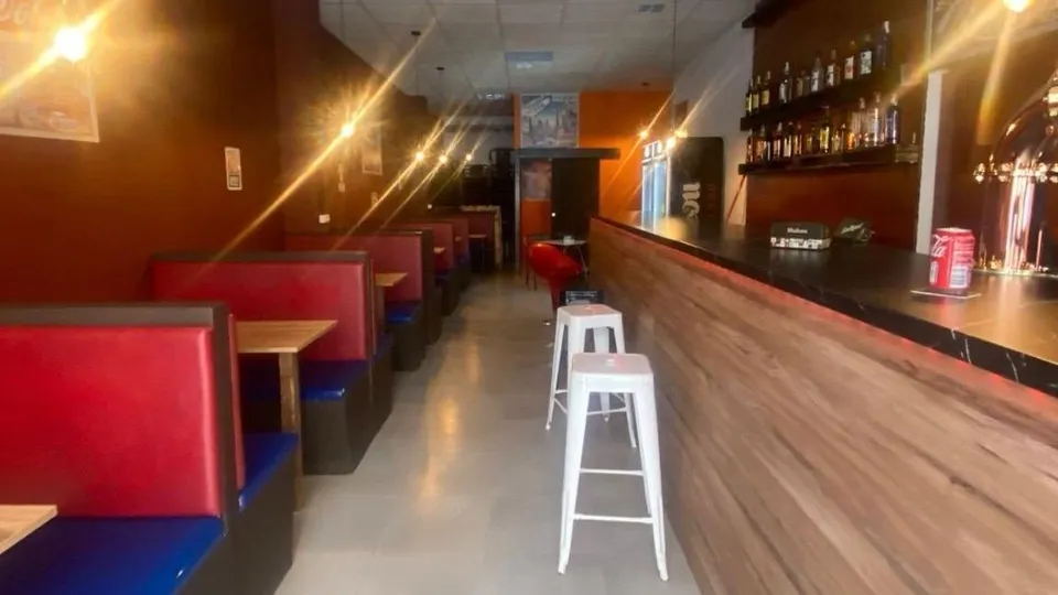 INCREIBLE LOCAL COMERCIAL A 50 MTS DE LA PLAYA DEL PUERTO DE SAGUNTO